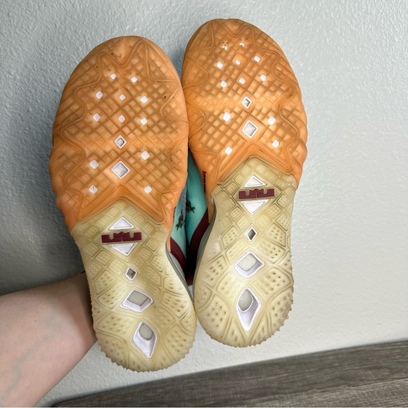 Nike Lebron 18 Low x Mimi Plange 'Daughters' Blue Floral Men’s 9.5 Womens 11 - Picture 12 of 14